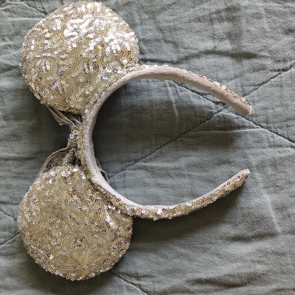 🤍🩶🤍Disneyland Resort Minnie Mouse Ears Silver Sequin Glitter Headband🤍🩶🤍 - Picture 3 of 6
